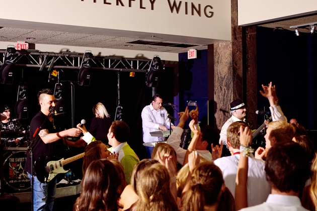 Live Music at Milwaukee Public Museum Prom