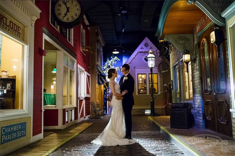 Bride and Groom Photoshoot in Streets of Old Milwaukee