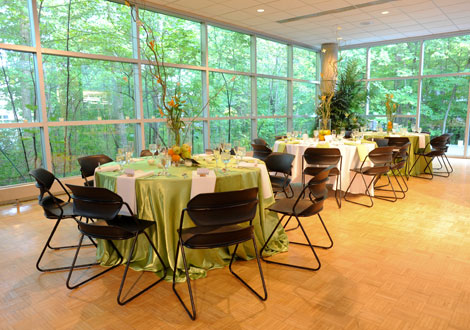 Tables set with lime green linens and white napkins at The Milwaukee County Zoo.