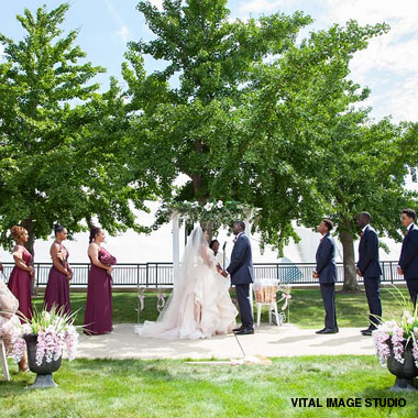 Outdoor wedding ceremony at Zilli Lake & Gardens.