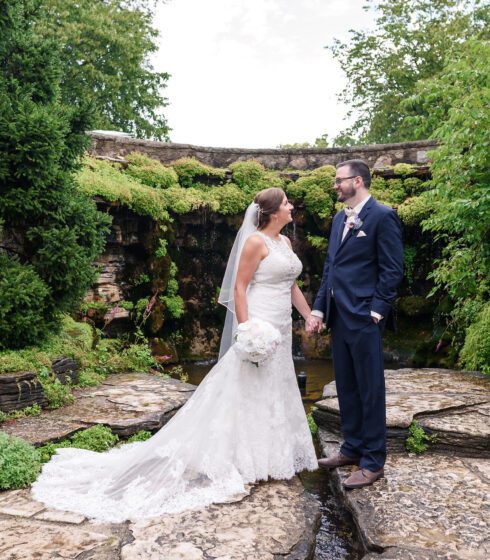 Wedding couple in garden