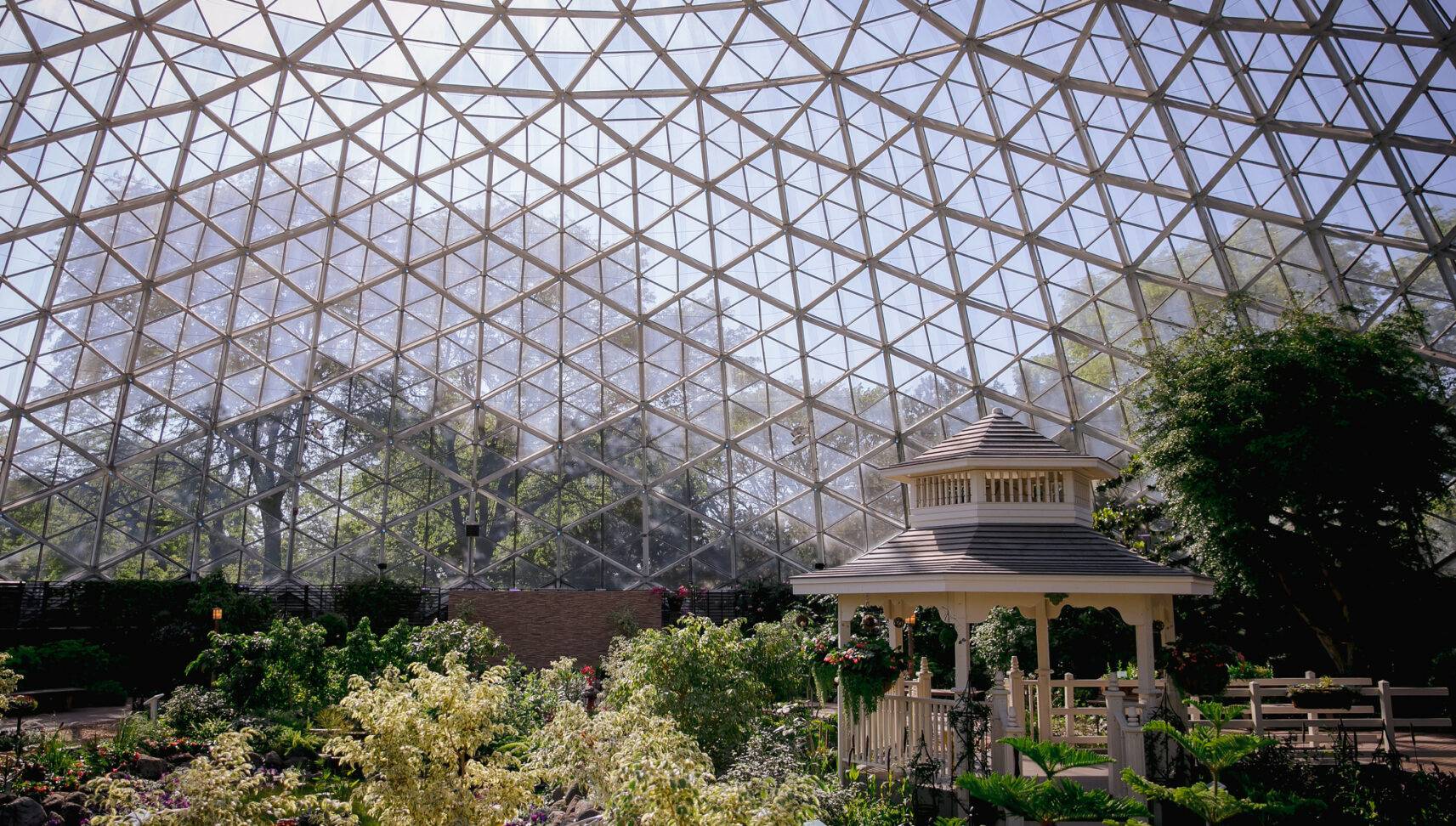 milwaukee domes ceremony setup