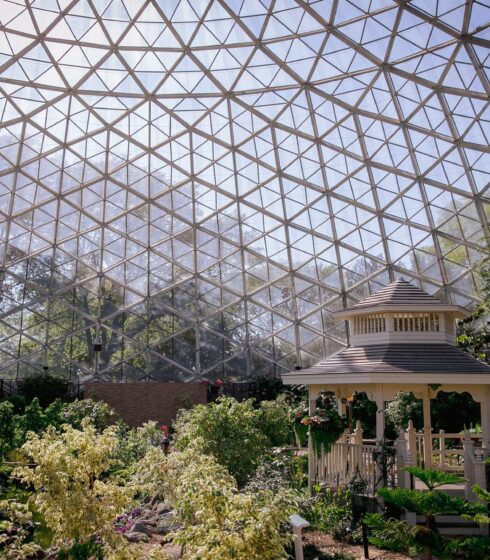 milwaukee domes ceremony setup