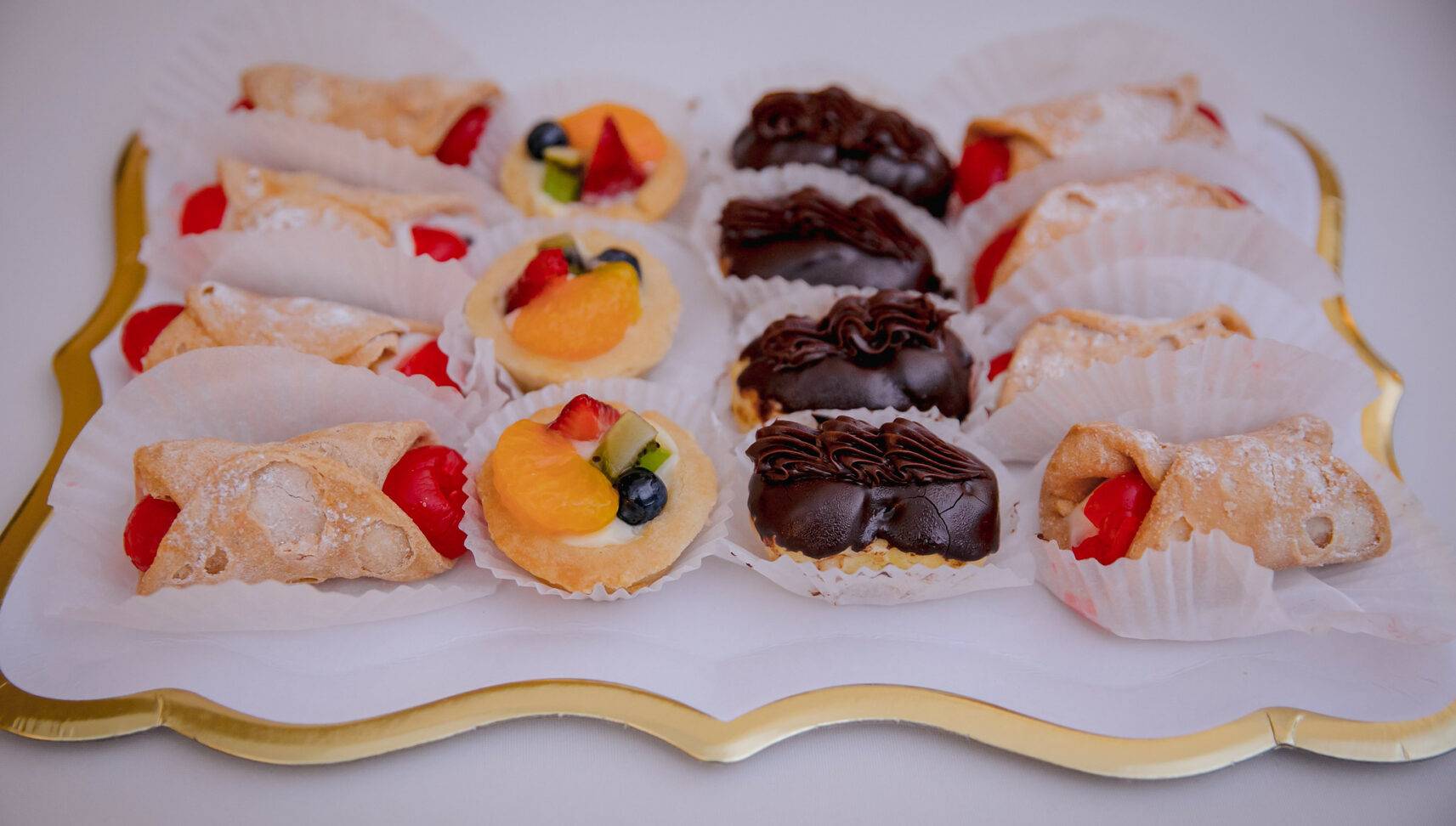 mini dessert options at milwaukee wedding