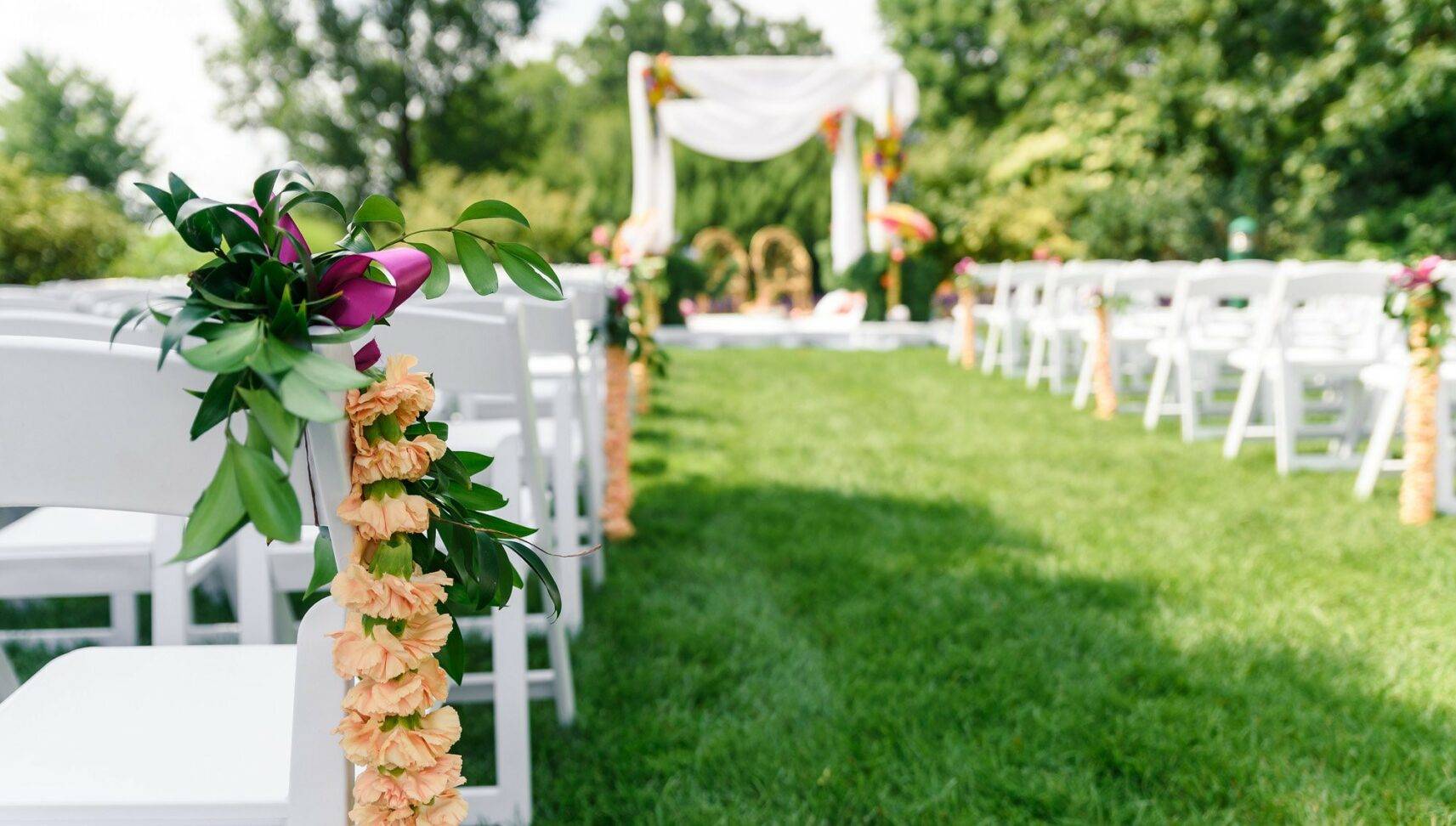 wedding ceremony aisle at Boerner Botanical Gardens