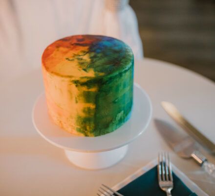 wedding cake cutting