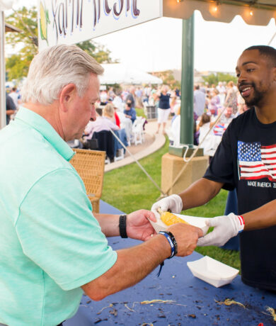 guests enjoying food milwaukee picnic parties