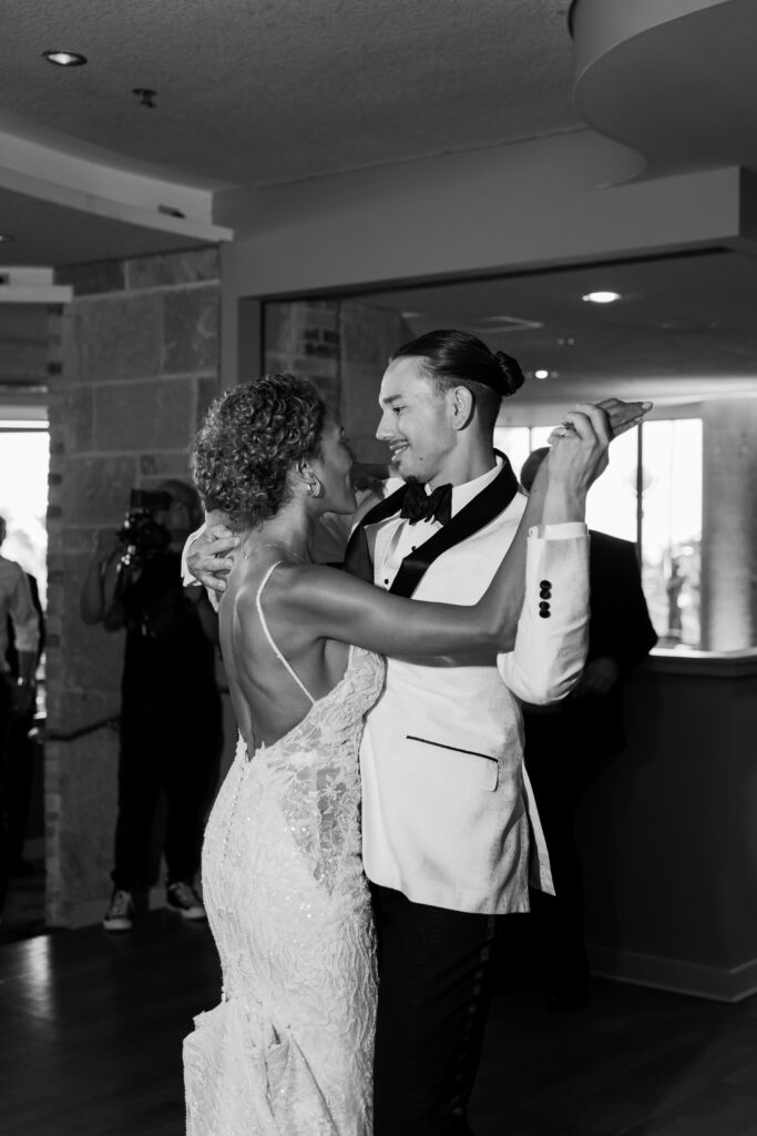 wedding couple first dance