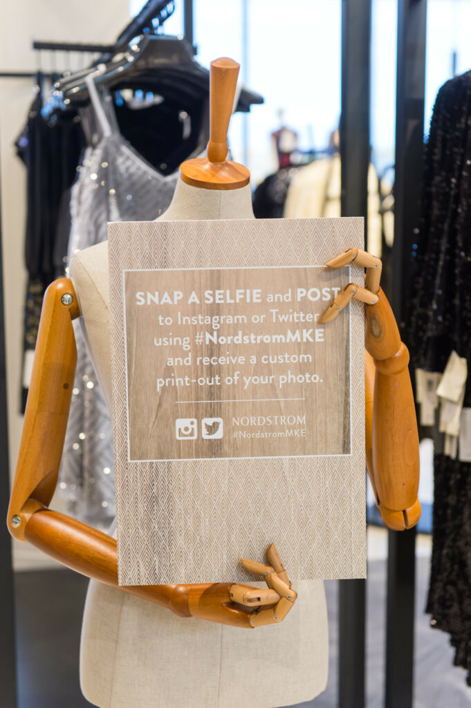 mannequin selfie sign