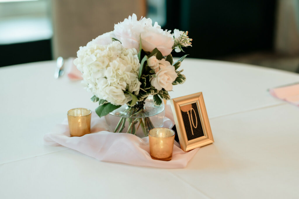 minimalistic wedding centerpiece